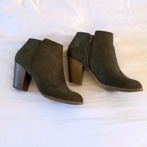 Olive green booties, size 7, great condition